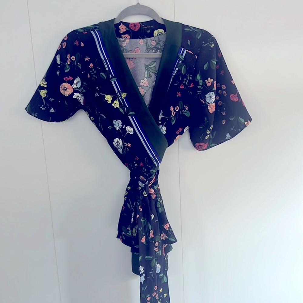 Ann Taylor wrap shirt. Size Medium.